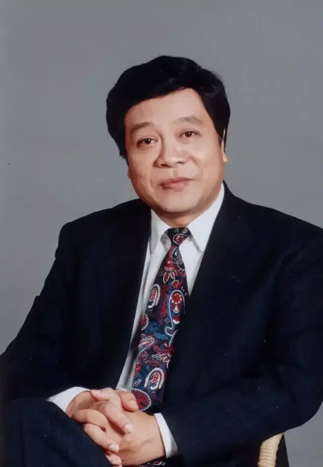 赵忠祥告别仪式当天饶颖却被网友痛骂，14年未发声的她无辜躺枪