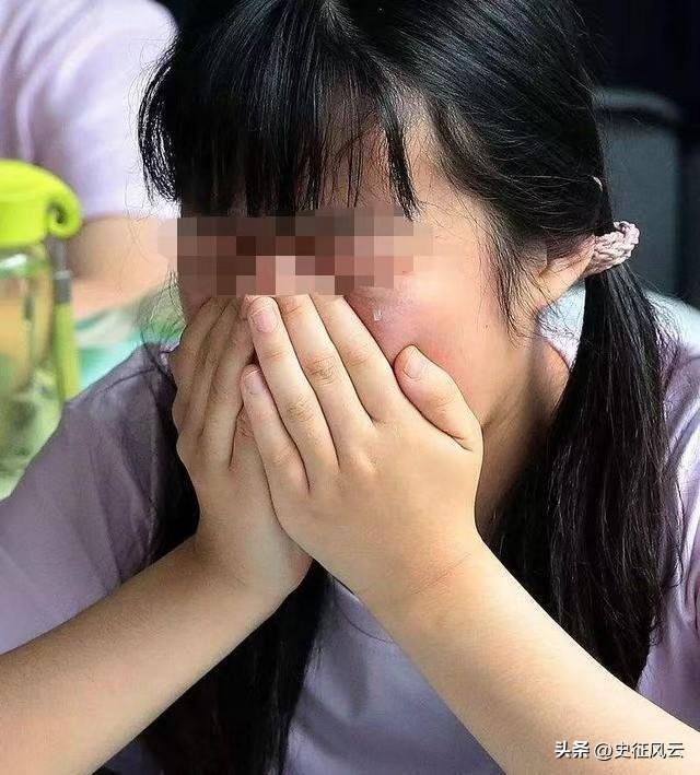 12年复读女孩考上一本跳江自杀，临终前留下遗言，下辈子别做我妈