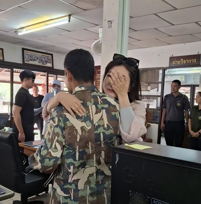 泰国孕妇坠崖案当事人自曝：与丈夫仍未离婚，男方要求赔偿3000万！新生儿还未上户口