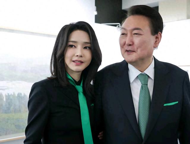 尹锡悦要奉陪到底，开始反击，他老婆的哥哥叫金建宇，谐音进监狱