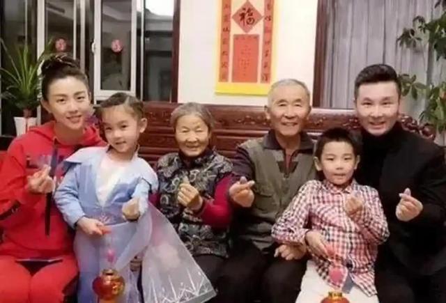 刘和刚：成名后把岳父母接到家里伺候，却让亲生父母去种郊区田？