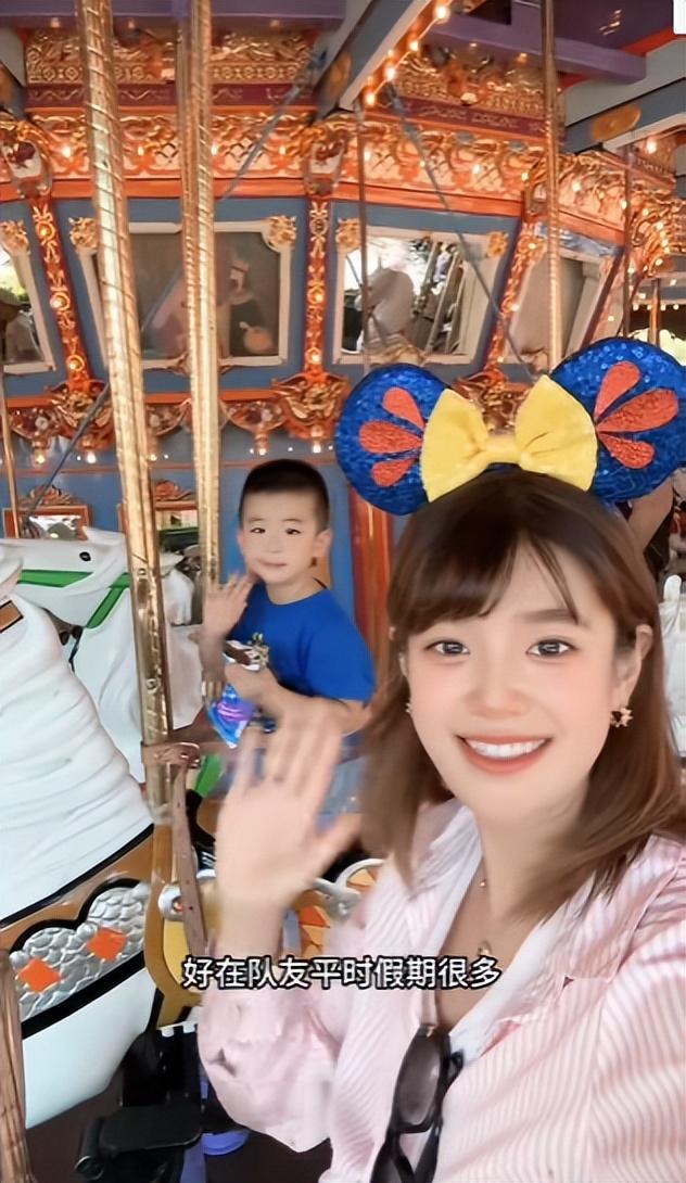 58岁天津妈妈赴美看女儿，三个月闪婚美国医生，孩子爸在国内苦等