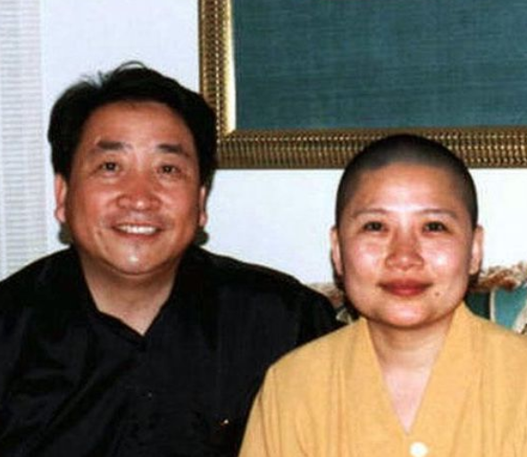 55岁的李娜:从“歌坛天后”到“削发为尼”,她经历了啥?
