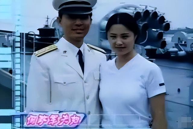 “藏”了那么多年，原来何政军的妻子是她，怪不得当初会拒绝巩俐