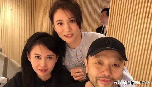 邱淑贞二女儿沈日随父母赴宴！越发漂亮时髦，身材尽得妈妈真传