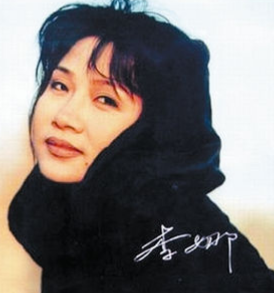 55岁的李娜:从“歌坛天后”到“削发为尼”,她经历了啥?