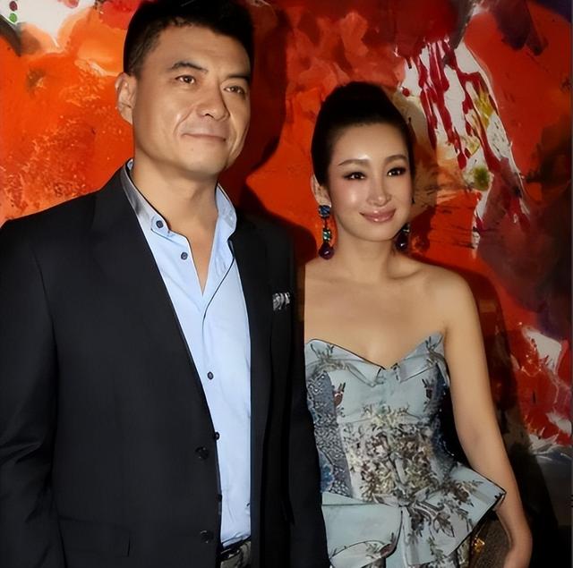 同是王新军儿子，前妻生的和后妻生的一对比，差距太明显了