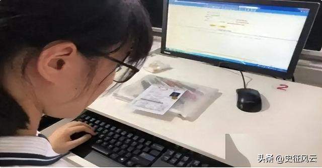 12年复读女孩考上一本跳江自杀，临终前留下遗言，下辈子别做我妈