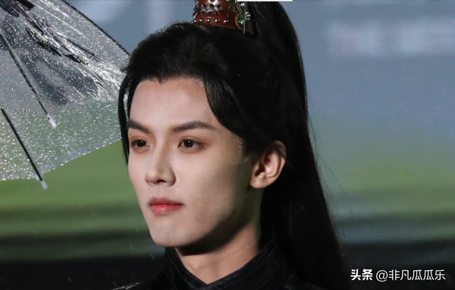 爱江山更爱美人，“英年早婚”的5位男星，不给其他女生任何机会