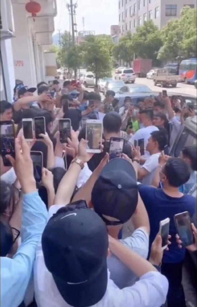 揭秘横店站姐、代拍、主播的花样江湖