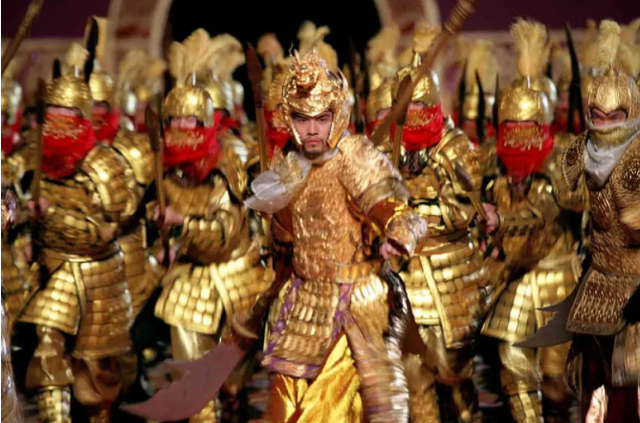 评《满城尽带黄金甲》：缺点显而易见，但这几个优点也不能忽视