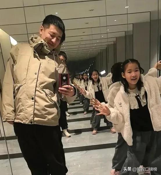 杨威儿子在香港上学，去深圳补习，初中规划大学引网友争议