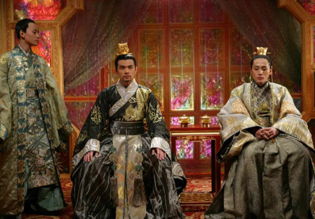 评《满城尽带黄金甲》：缺点显而易见，但这几个优点也不能忽视