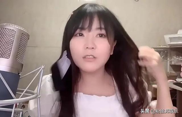 小团团公布首套个人写真，这种照片还戴着口罩，网友吐槽第一次见