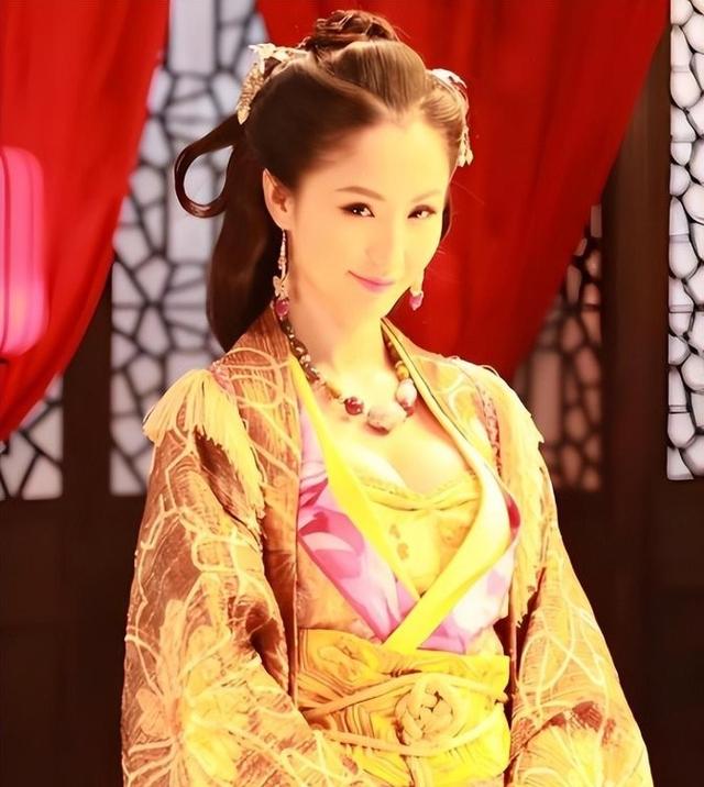 叛逆少女蓝燕：一纸三级合约铸就东方第一3D女神传奇？