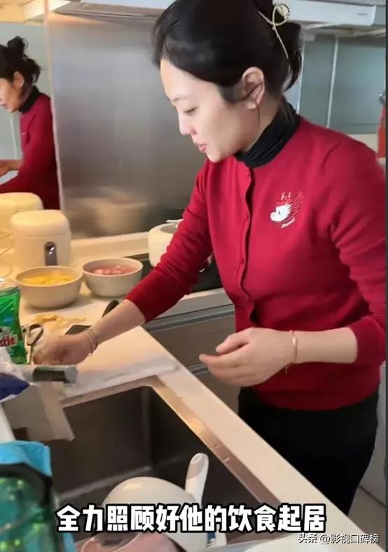 杨威儿子在香港上学，去深圳补习，初中规划大学引网友争议
