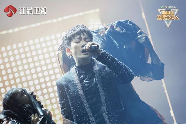 苏有朋《音浪合伙人》惊艳登场，新歌舞台首秀霸气回归歌坛
