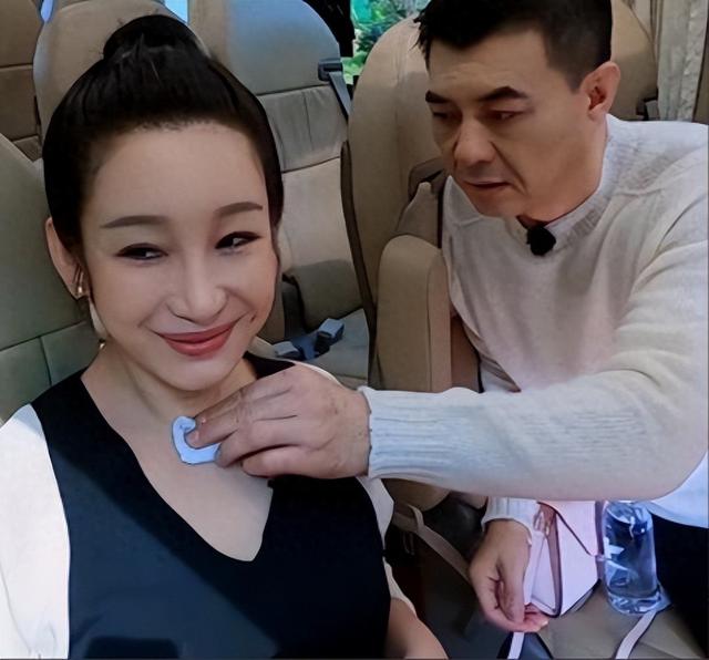 同是王新军儿子，前妻生的和后妻生的一对比，差距太明显了