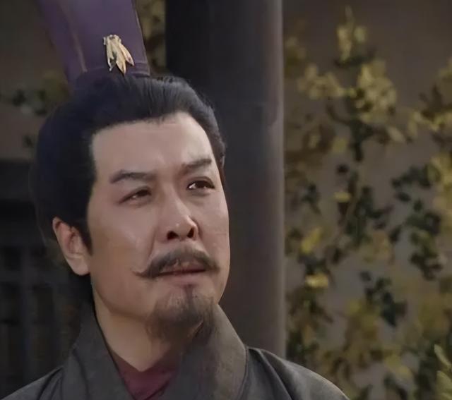 历史上真实的三英战吕布，到底是怎么回事？刘关张为啥不讲武德？