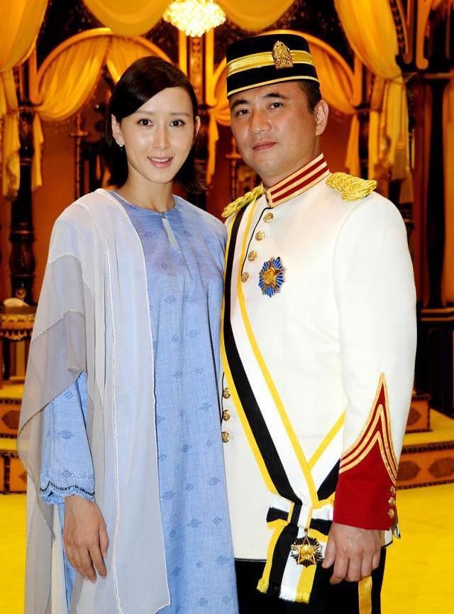远嫁国外豪门的胡静 曾在老同学梅婷的婚礼上哭得一塌糊涂