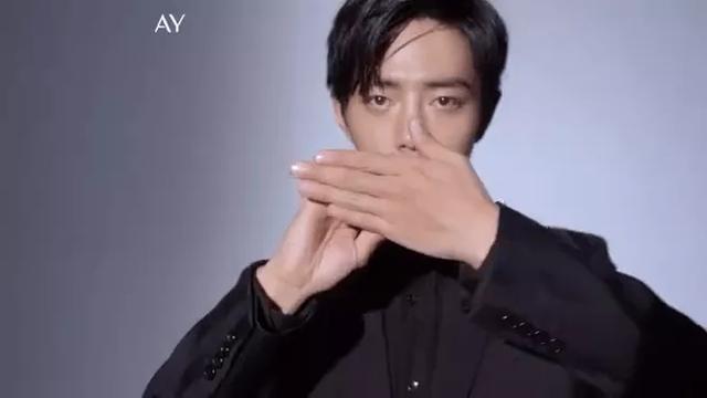 肖战未修图被扒，皮肤黝黑粉刺多，网友大呼粉丝都是百万修图师