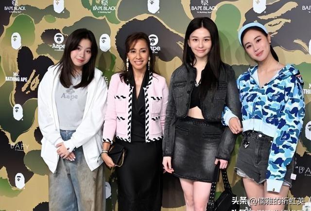 邱淑贞二女儿沈日随父母赴宴！越发漂亮时髦，身材尽得妈妈真传