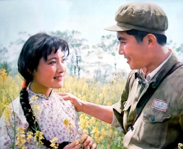 《小花》：一代人的青春记忆，青涩的陈冲刘晓庆唐国强，让人难忘