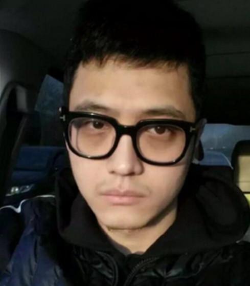 宋喆和马蓉深情相拥，你情我爱如热恋中的人