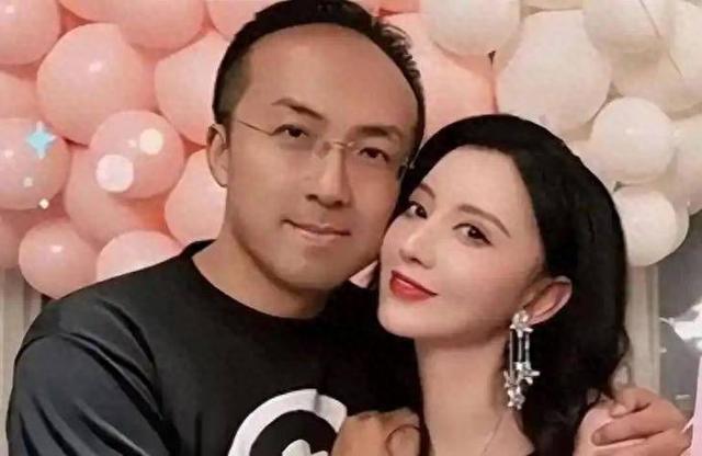 张萌和富豪老公秀恩爱，童话果然是骗人的！现实中霸道总裁不好看