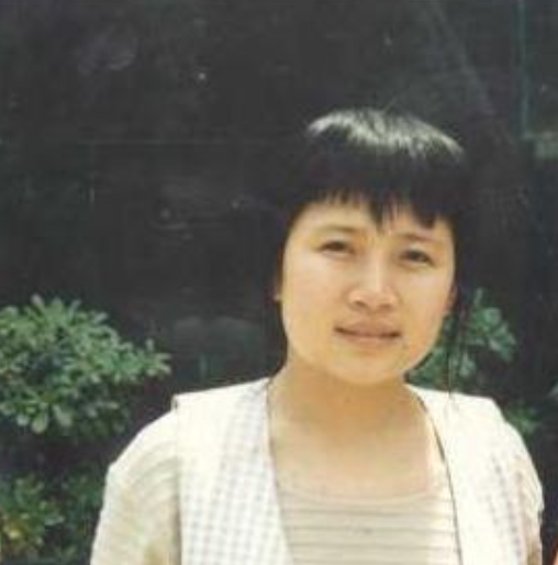 55岁的李娜:从“歌坛天后”到“削发为尼”,她经历了啥?