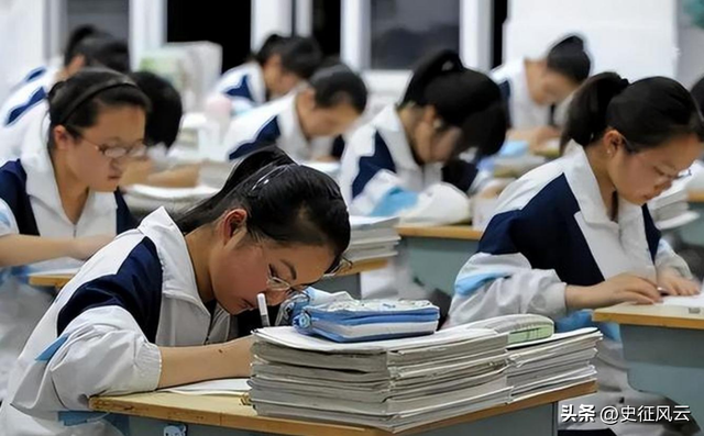 12年复读女孩考上一本跳江自杀，临终前留下遗言，下辈子别做我妈