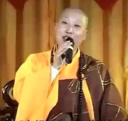 55岁的李娜:从“歌坛天后”到“削发为尼”,她经历了啥?