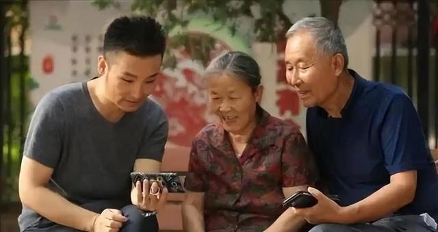 刘和刚：成名后把岳父母接到家里伺候，却让亲生父母去种郊区田？