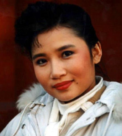 55岁的李娜:从“歌坛天后”到“削发为尼”,她经历了啥?