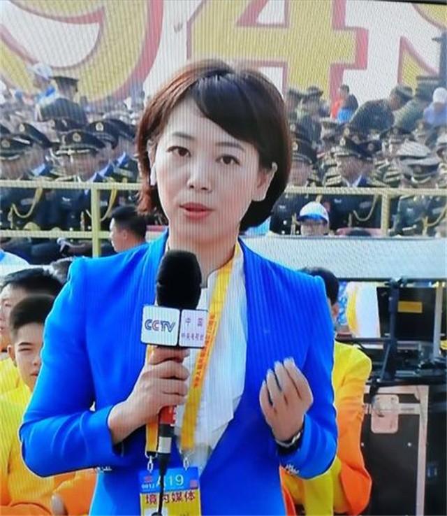 央视主持劳春燕：与丈夫分居16年，38岁高龄产子，今51岁知性端庄