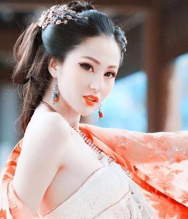 叛逆少女蓝燕：一纸三级合约铸就东方第一3D女神传奇？