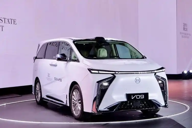 2025年第一个倒下的新势力出现了，曾强制员工卖车