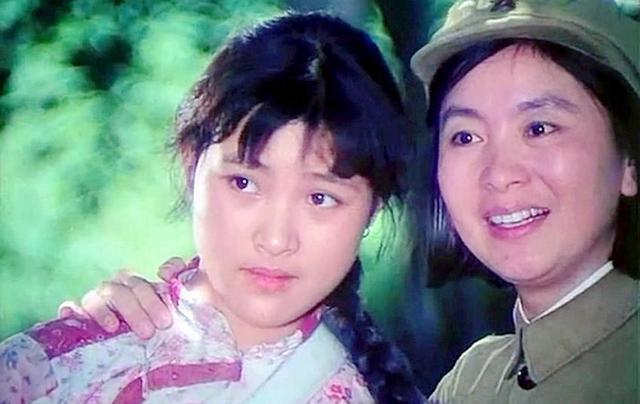 《小花》：一代人的青春记忆，青涩的陈冲刘晓庆唐国强，让人难忘