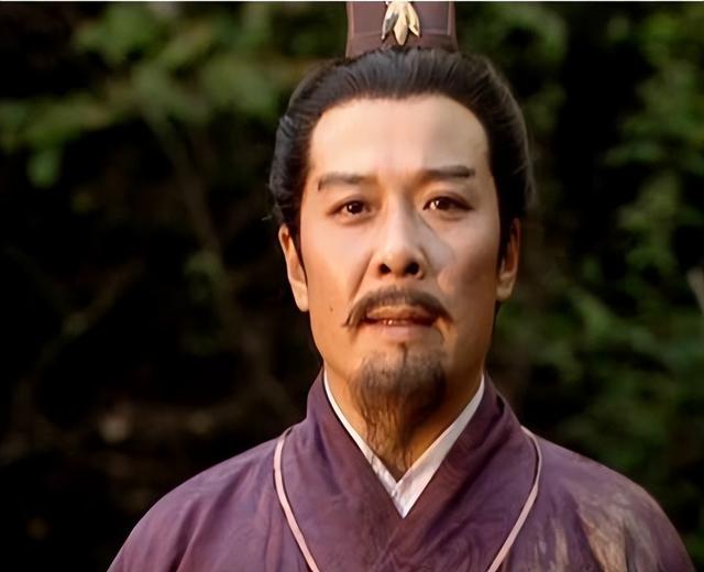 历史上真实的三英战吕布，到底是怎么回事？刘关张为啥不讲武德？