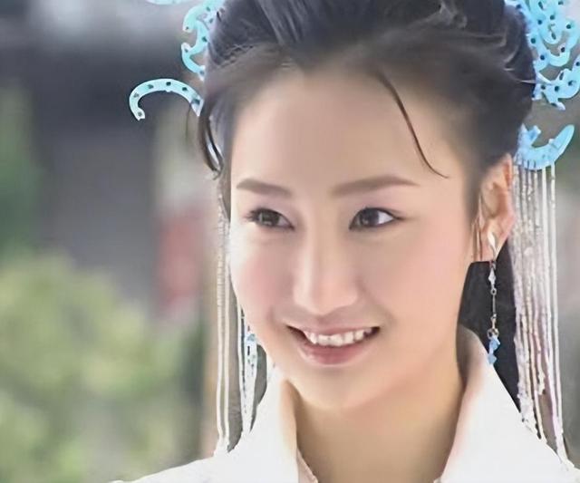牛萌萌：从一线演员沦落到开网店，经历多段感情绯闻，今仍单身