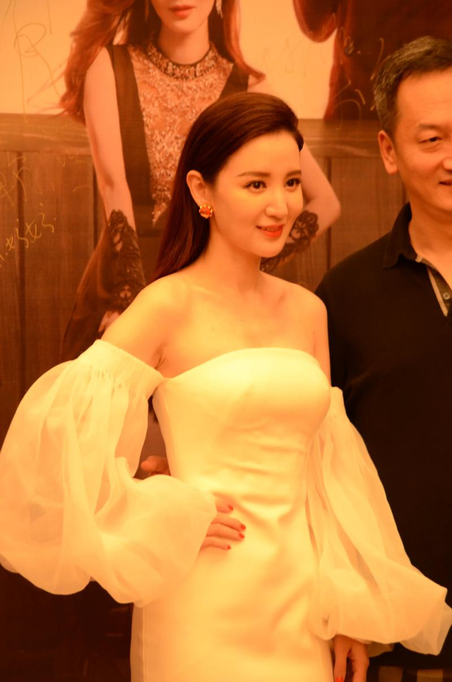 张萌和富豪老公秀恩爱，童话果然是骗人的！现实中霸道总裁不好看