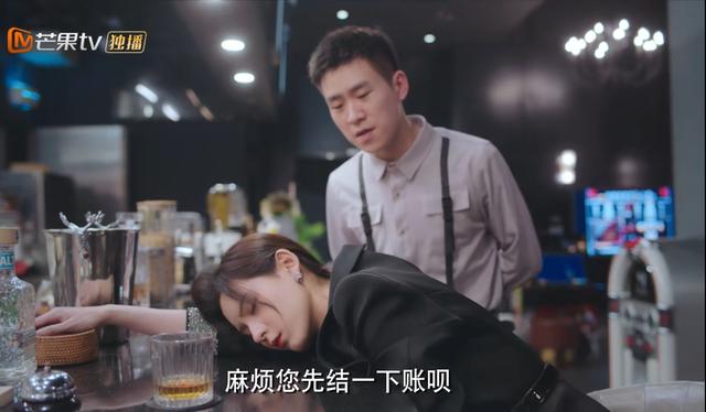 《夜色暗涌时》开播：剧情老土，刘学义霸总有味道，郑希怡客串