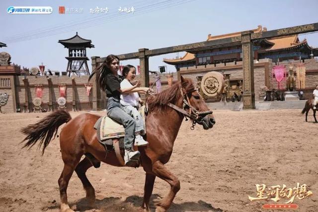 大宋英雄今朝见！“星河少年”上演岳飞枪挑小梁王