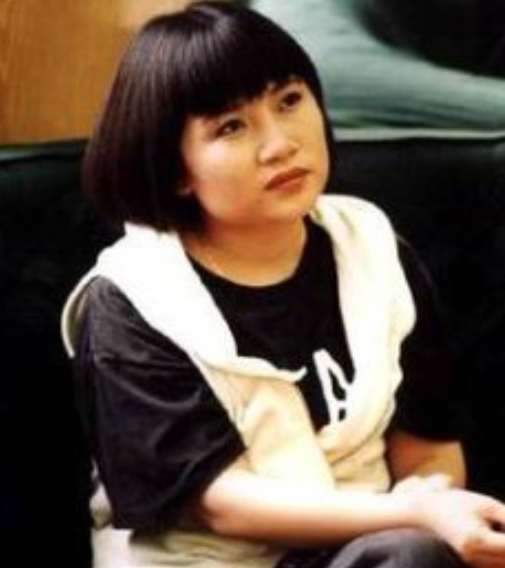 55岁的李娜:从“歌坛天后”到“削发为尼”,她经历了啥?