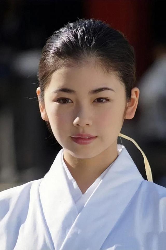 岛国10位美女明星，第1位实在太美了，犹如仙女下凡