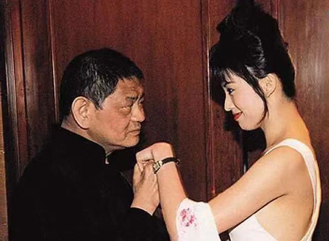 18年后，陈宝莲跳楼撇下的男婴，已经长成干爹“黄大少”的模样