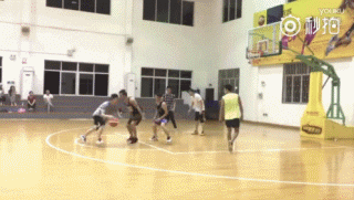 鹿晗帅气洗脱“娘”标签，获赞：确实不错，比吴亦凡强