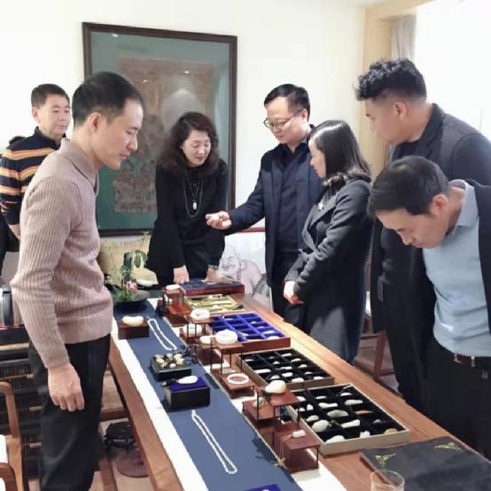 迎十四运展放中国国粹•校企联手弘扬东方艺术 西安市大雁塔旁的“瑾玉世家”崇尚历史文化传承祖辈智慧