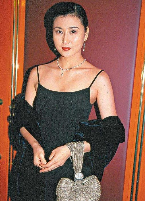 凭借三级片出道，后来嫁给有钱人，吴雪雯现在生活如何？