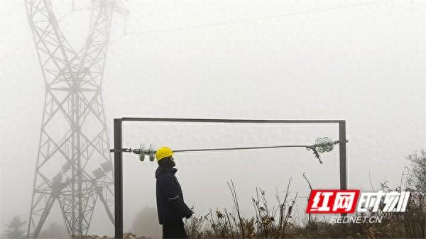 抗寒潮 保供电丨国网永州供电公司：冰天坚守 快速响应 第一时间护航线路安全